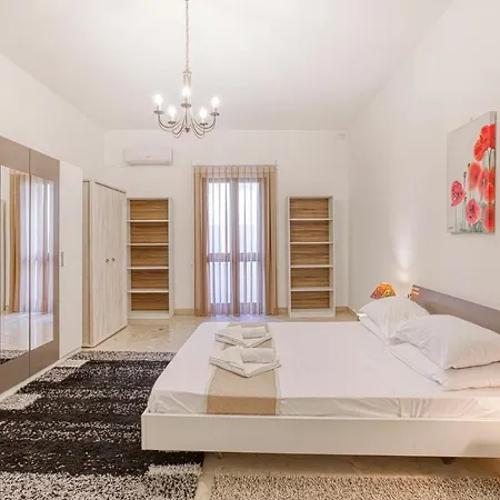 Tower Road Sliema, 4br With Sensational Views By 360 Estates סליאמה