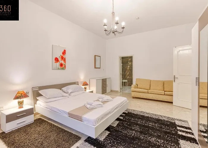 Tower Road Sliema, 4br With Sensational Views By 360 Estates 아파트 슬리에마