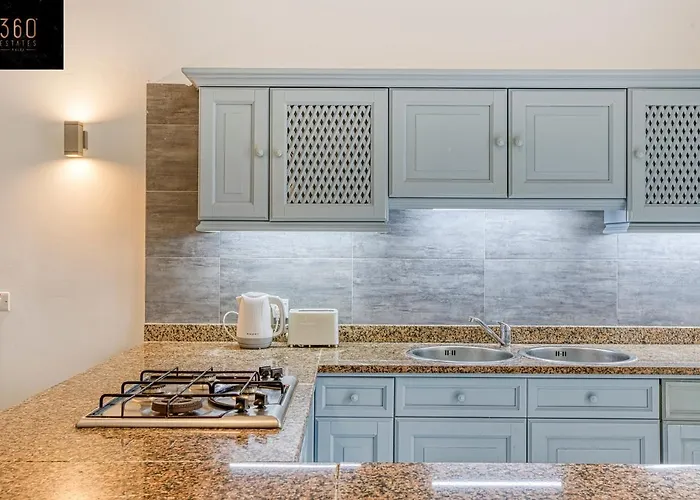 Tower Road Sliema, 4br With Sensational Views By 360 Estates 아파트 *